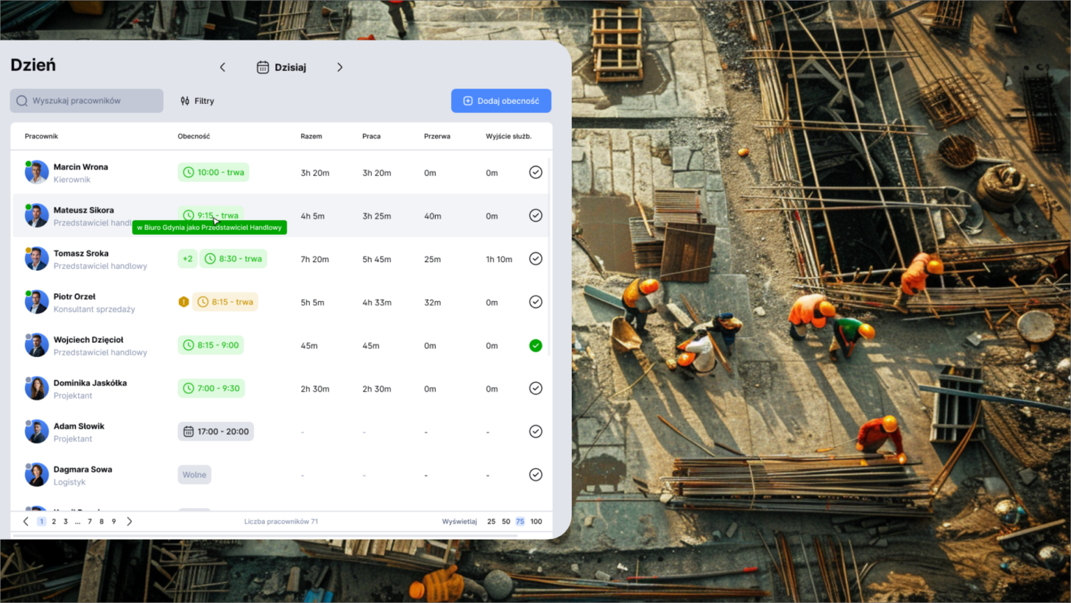 Interfejs aplikacji Moniti z listą obecności pracowników na tle budowy